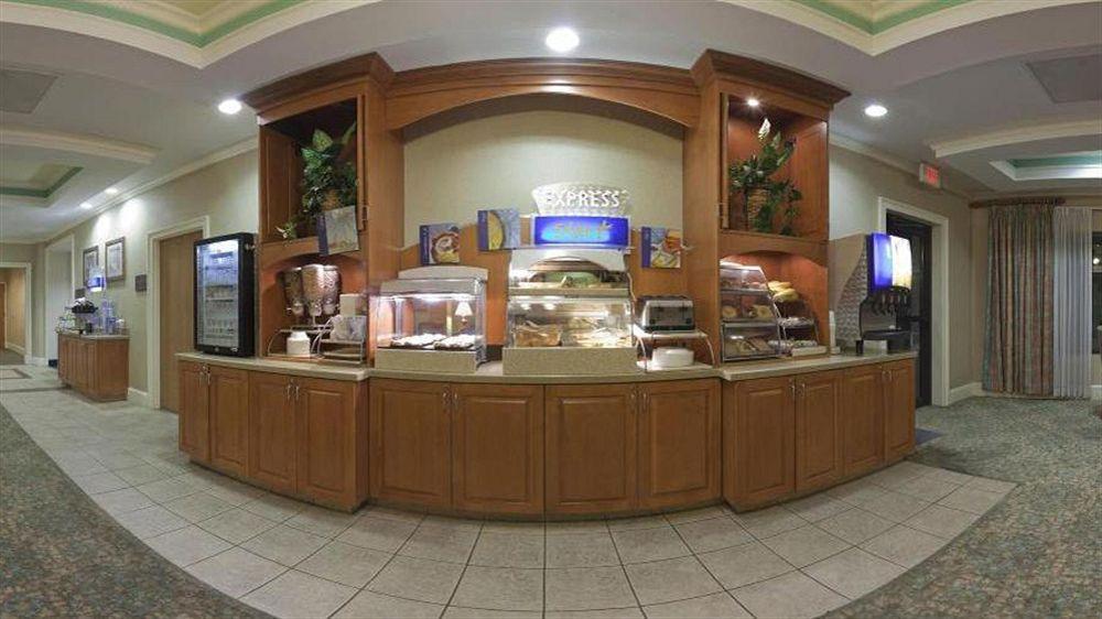 West Chase Holiday Inn Express Hotel & Suites Tampa-Anderson Road-Veterans Exp By Ihg מראה חיצוני תמונה